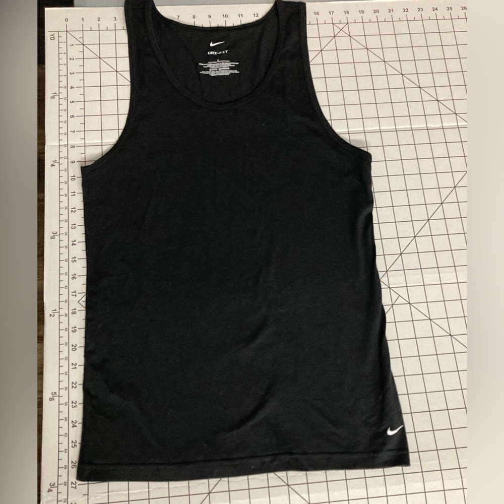 NWOT Nike Women’s Black Medium Dri Fit Shirt‎